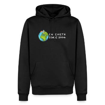 On Earth since 2004 - zum 18. Geburtstag - Männer Premium Bio Hoodie - Schwarz - Vorne - Nico (187cm)