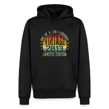 Jahrgang Jahrgang 2013 Retro Geburtstagsgeschenk 2013 - Männer Premium Bio Hoodie - Schwarz - Vorne - Nico (187cm)