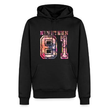 NINETEEN 1981 B - Männer Premium Bio Hoodie - Schwarz - Vorne - Nico (187cm)