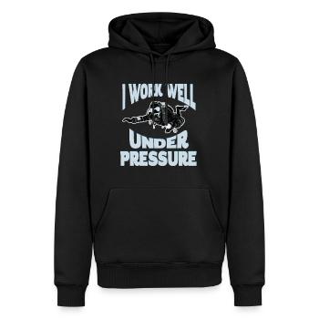 I Work Well Under Pressure - Funny Scuba Diving - Men’s Premium Organic Hoodie - black - Front - Nico (187cm)