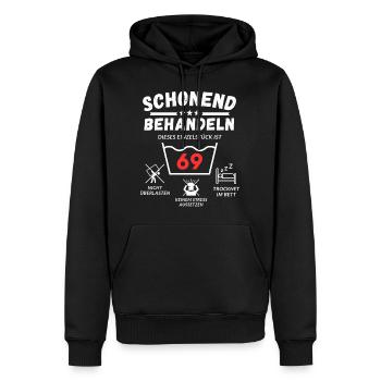 Schonend behandeln - dieses Einzelstück ist 69 - Männer Premium Bio Hoodie - Schwarz - Vorne - Nico (187cm)