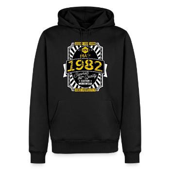 1982 MAY - Sweat à capuche Premium bio Homme - noir - Devant - Nico (187cm)