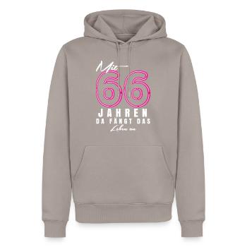 Mit 66 Jahren da fängt das Leben an. Geschenk - Männer Premium Bio Hoodie - Taupe - Vorne - Nico (187cm)