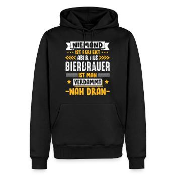 Niemand ist perfekt aber als Bierbrauer nah dran - Männer Premium Bio Hoodie - Schwarz - Vorne - Nico (187cm)