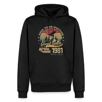 43 Jahre alt, Aged to Perfection, geboren im April 1981 - Männer Premium Bio Hoodie - Schwarz - Vorne - Nico (187cm)