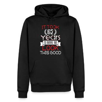 62 ans d'anniversaire · chemise · disant anniversaire - Sweat à capuche Premium bio Homme - noir - Devant - Nico (187cm)