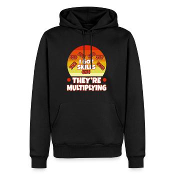I got skills theyre multiplying - Männer Premium Bio Hoodie - Schwarz - Vorne - Nico (187cm)
