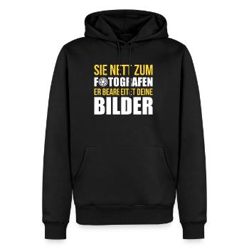 Soyez gentil avec le photographe qui édite vos photos - Sweat à capuche Premium bio Homme - noir - Devant - Nico (187cm)