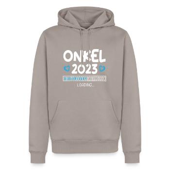 Onkel 2023 Loading - Männer Premium Bio Hoodie - Taupe - Vorne - Nico (187cm)