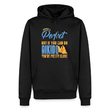 Nobodys perfekt but if you can do Aikido youre - Männer Premium Bio Hoodie - Schwarz - Vorne - Nico (187cm)