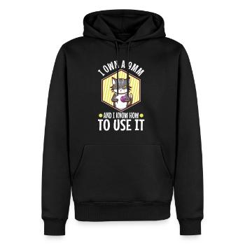 I Own A 9mm And I Know How To Use It - Männer Premium Bio Hoodie - Schwarz - Vorne - Nico (187cm)