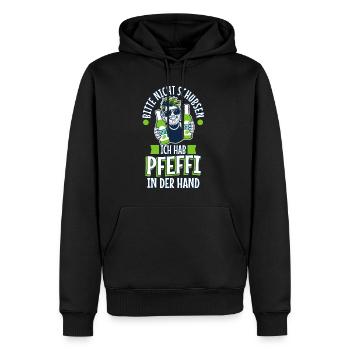 Bitte nicht schubsen ich hab Pfeffi in der Hand - Männer Premium Bio Hoodie - Schwarz - Vorne - Nico (187cm)