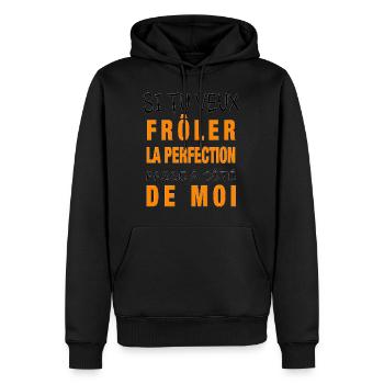 frôler la perfection - Sweat à capuche Premium bio Homme - noir - Devant - Nico (187cm)