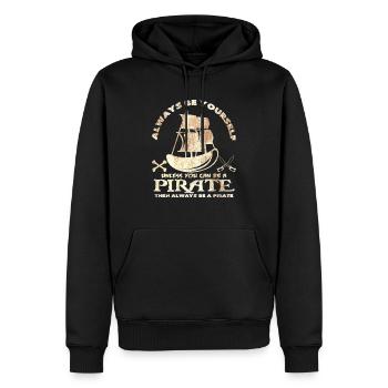 Sei immer du selbst oder sei ein Pirat Spruch Idee - Männer Premium Bio Hoodie - Schwarz - Vorne - Nico (187cm)