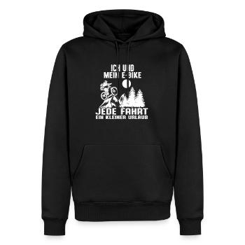 Ich Und Mein E-Bike Jede Fahrt Ein Kleiner Urlaub - Männer Premium Bio Hoodie - Schwarz - Vorne - Nico (187cm)