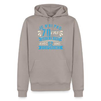 Anniversaire 70 Ans Cadeau - Sweat à capuche Premium bio Homme - taupe - Devant - Nico (187cm)