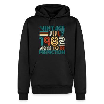 Vintage Perfektion im Juli 1982 - Männer Premium Bio Hoodie - Schwarz - Vorne - Nico (187cm)