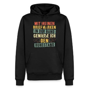 Mit meinen Briefmarken genieße ich den Ruhestand - Männer Premium Bio Hoodie - Schwarz - Vorne - Nico (187cm)