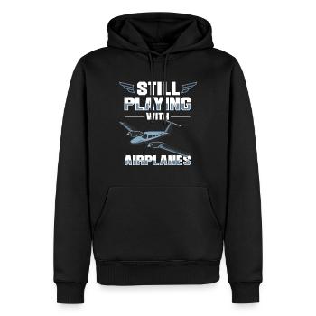 Fliegender Flugzeugpilot spielt immer noch mit Flugzeugen - Männer Premium Bio Hoodie - Schwarz - Vorne - Nico (187cm)