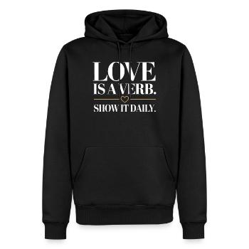 L’amour est un verbe. Montrez-le tous les jours. Dicton romantique - Sweat à capuche Premium bio Homme - noir - Devant - Nico (187cm)