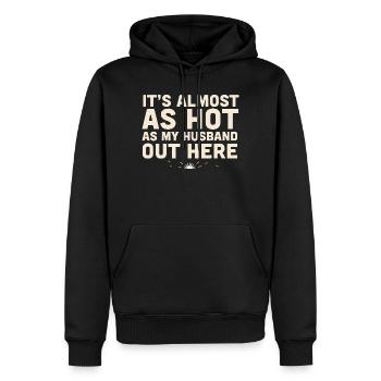 Es ist fast so heiß wie mein Mann - Männer Premium Bio Hoodie - Schwarz - Vorne - Nico (187cm)