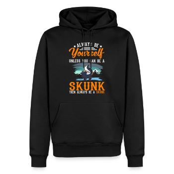 Always be yourself Unless you can be a Skunk - Männer Premium Bio Hoodie - Schwarz - Vorne - Nico (187cm)