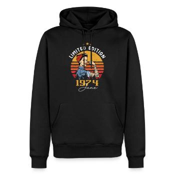 Vintage 1974 - Born In June 1974 - Männer Premium Bio Hoodie - Schwarz - Vorne - Nico (187cm)