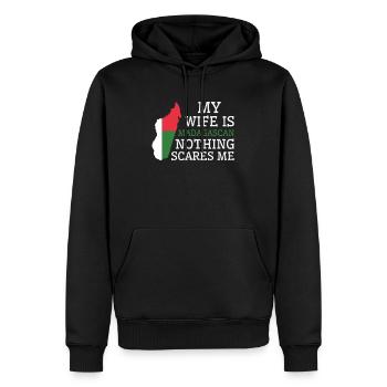 Nichts macht mir Angst Meine Frau ist Madagassin - Männer Premium Bio Hoodie - Schwarz - Vorne - Nico (187cm)