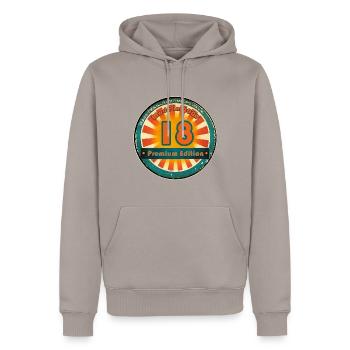 18 Anniversaire 2007 - Sweat à capuche Premium bio Homme - taupe - Devant - Nico (187cm)