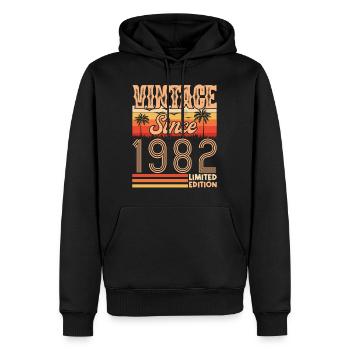 1982. Jahrgang Jahrgang 1982 Geburtstag - Männer Premium Bio Hoodie - Schwarz - Vorne - Nico (187cm)