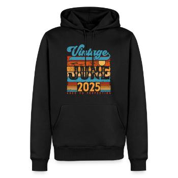 Juni 2025, Vintage-Jubiläumsgeschenk Juni 2025. - Männer Premium Bio Hoodie - Schwarz - Vorne - Nico (187cm)