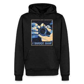 I shoot Raw - Männer Premium Bio Hoodie - Schwarz - Vorne - Nico (187cm)