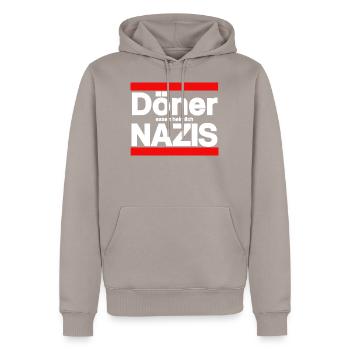Döner essen heimlich Nazis - Männer Premium Bio Hoodie - Taupe - Vorne - Nico (187cm)