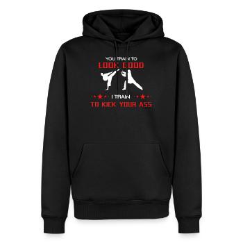 I train to kick your ass - Männer Premium Bio Hoodie - Schwarz - Vorne - Nico (187cm)