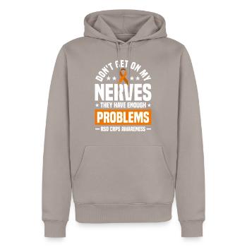 Patient RSD CRPS Geschenk - Männer Premium Bio Hoodie - Taupe - Vorne - Nico (187cm)