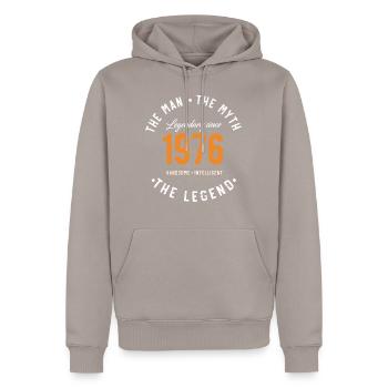 Legendary since 1976 The Man The Myth - Sweat à capuche Premium bio Homme - taupe - Devant - Nico (187cm)