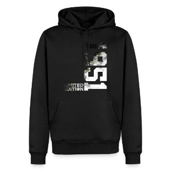 75E ANNIVERSAIRE ÉDITION LIMITÉE 1951 - Sweat à capuche Premium bio Homme - noir - Devant - Nico (187cm)