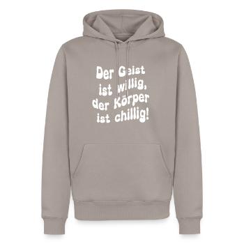 Der Geist ist willig, der Körper ist chillig - Männer Premium Bio Hoodie - Taupe - Vorne - Nico (187cm)