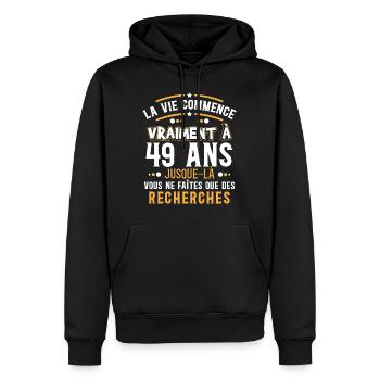 Anniversaire 49 ans, idée cadeau date de naissance - Sweat à capuche Premium bio Homme - noir - Devant - Nico (187cm)
