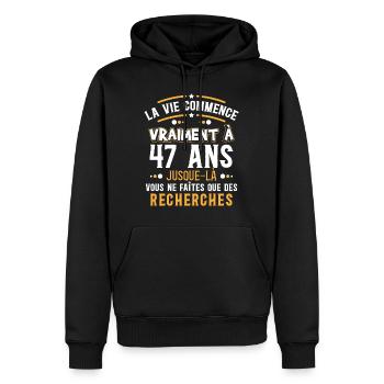 Anniversaire 47 ans, idée cadeau date de naissance - Sweat à capuche Premium bio Homme - noir - Devant - Nico (187cm)