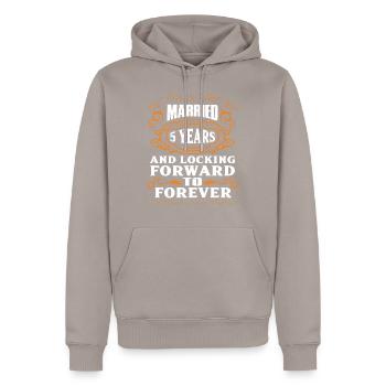 Wooden wedding 5th wedding anniversary - Men’s Premium Organic Hoodie - taupe - Front - Nico (187cm)