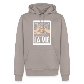 Chemise père fille, une équipe pour la vie - Men’s Premium Organic Hoodie - taupe - Front - Nico (187cm)