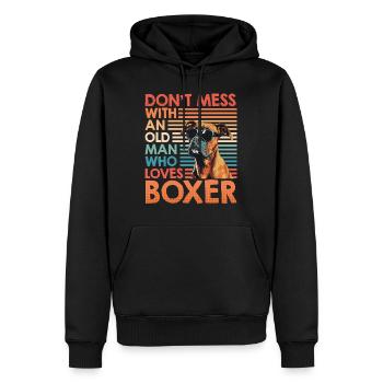 Boxer Besitzer DON'T MESS WITH AN OLD MAN LOVES - Männer Premium Bio Hoodie - Schwarz - Vorne - Nico (187cm)