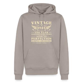 Vintage 1945 geboren Vintage Geburtstag - Männer Premium Bio Hoodie - Taupe - Vorne - Nico (187cm)
