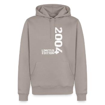 18. Geburtstag Junge Mädchen 18 Jahre 2004 Spruch - Männer Premium Bio Hoodie - Taupe - Vorne - Nico (187cm)