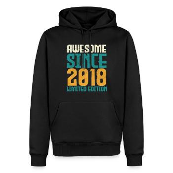 Großartig seit 2018 Limited Edition. - Männer Premium Bio Hoodie - Schwarz - Vorne - Nico (187cm)