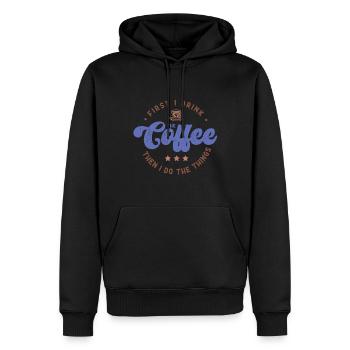 Zuerst trinke ich den Kaffee, dann mache ich die Dinge - Männer Premium Bio Hoodie - Schwarz - Vorne - Nico (187cm)