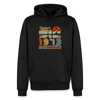 Cadeau Anniversaire Rétro Vintage 1973 Septembre - Sweat à capuche Premium bio Homme - noir - Devant - Nico (187cm)