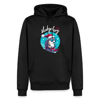 Lustiger Weihnachtsigel auf Schlitten im Schnee - Männer Premium Bio Hoodie - Schwarz - Vorne - Nico (187cm)