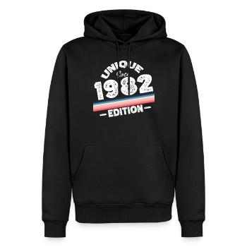 Er ist der wichtigste Eyecatcher neben Deinem Des - Männer Premium Bio Hoodie - Schwarz - Vorne - Nico (187cm)
